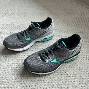 Mizuno Wave Rider 19 Women’s W 9.5 Joggers sneakers